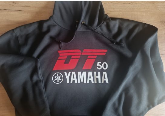 Hoodie Yamaha DT50 schwarzer Kaputzenpulli mit Yamaha DT50 Aufdruck
