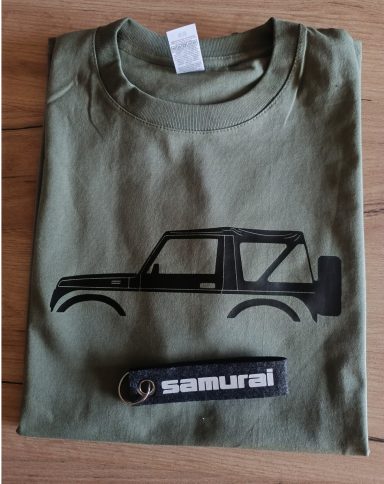 T-Shirt Suzuki Samurai olivgrünes T-Shirt mit schwarzer Silhouette eines Suzuki Samurai und Schlüsselanhänger Samurai