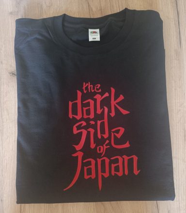 T-Shirt Yamaha Dark Side of Japan Schwarzes T-Shirt mit dem Aufdruck "the dark side of Japan" in roter Schrift.