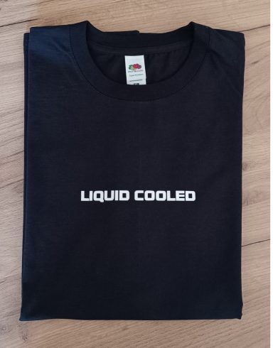 T-Shirt Yamaha Liquid Cooled Schwarzes T-Shirt mit dem Aufdruck "LIQUID COOLED" in weißer Schrift.