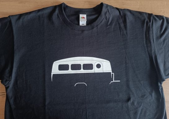 T-Shirt Westfalia 400-2 Caravan Schwarzes T-Shirt mit Oldtimer Wohnwagen Westfalia 400-2 von 1962