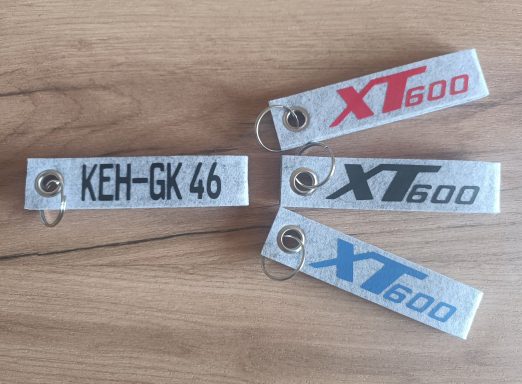Schlüsselanhänger auch mit Kennzeichen auf der Rückseite möglich Schlüsselanhänger mit Kennzeichen und XT600 in verschiedenen Farben.