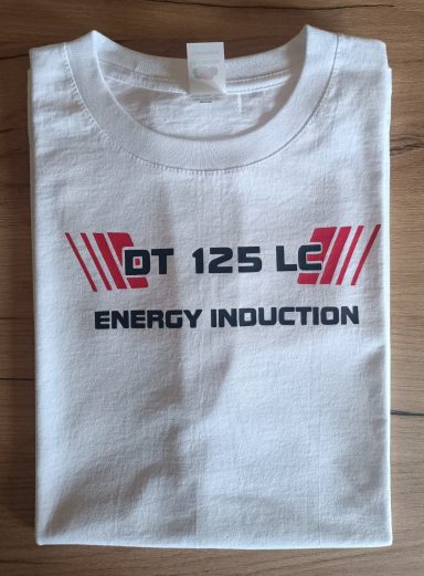 T-Shirt Yamaha DT125 LC 10V Weißes T-Shirt mit dem Aufdruck "DT 125 LC ENERGY INDUCTION" in schwarz und rot.