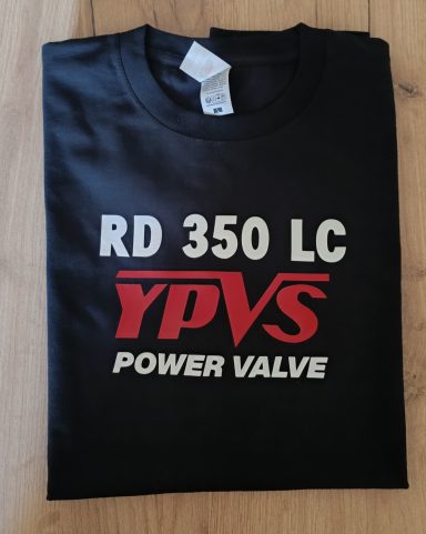T-Shirt Yamaha RD 350 YPVS Schwarzes T-Shirt mit weißem und rotem Text: "RD 350 LC YPVS POWER VALVE".