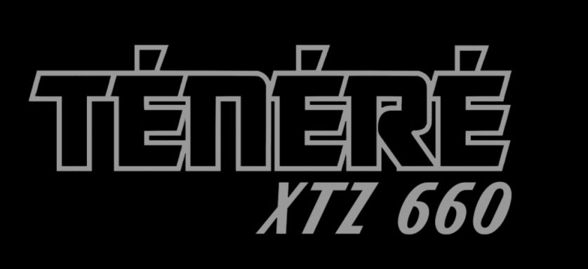 T-Shirt Yamaha Tenere XTZ 660 Textlogo "TÉNÉRÉ XTZ 660" in moderner Schrift auf schwarzem Hintergrund.