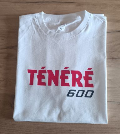 T-Shirt Yamaha XT 600 Tenere Weißes T-Shirt mit rotem Schriftzug „TÉNÉRÉ 600“.