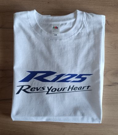 T-Shirt Yamaha YZF R125 Weißes T-Shirt mit blauer Aufschrift "R125 Revs Your Heart".