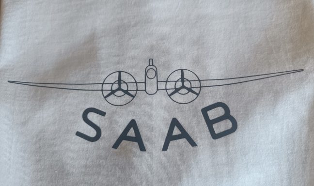 T-Shirt Saab Aero Logo weißes T-Shirt mit Saab Aero Logo