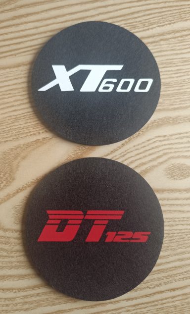 Bierdeckel Yamaha XT600, DT80, DT125, DT50, Tenere runde schwarze Bierdeckel/Untersetzer für Yamaha Modelle
