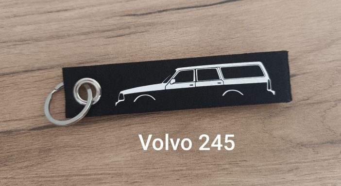 Schlüsselanhänger Volvo 245 Schlüsselanhänger mit der Silhouette eines Volvo 245 auf schwarzem Hintergrund.